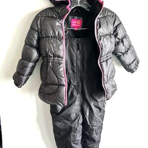 Girls’ SZ 4 BlackShiny Snowsuit, Puffer Jacket with Pink Hood Trim, Pink Zipper